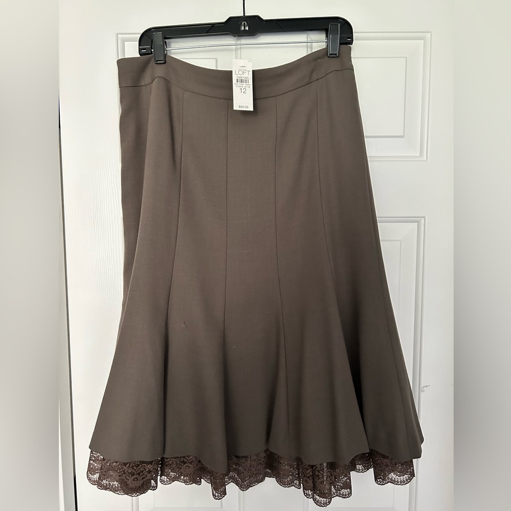 Ann Taylor Loft NWT flare side zip skirt with lace detail.